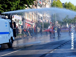 Polis, Taksim'e çıkmak isteyen gruplara müdahale etti!