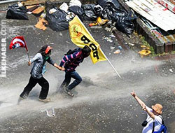 Taksim'den 'olağandışı' bir kare: Bir BDP'li, bir Kemalist, bir Ülkücü...