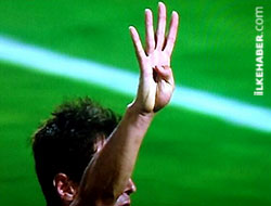 Fenerbahçeli Emre'den rabia işareti