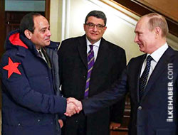 Sisi'nin Putin'e yaranma pozu!