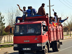 Diyarbakır'da yüzbinler Newroz alanına akın ediyor