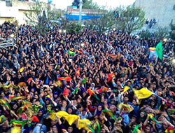 Viranşehir BDP'nin: Halk  kutlamalara başladı