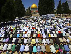 Haremüşşerif'te cuma gerginliği