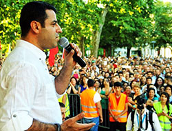 Demirtaş: Sizden cevap bekliyorum yalaka köşe yazarları!