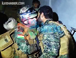 Kobani’de kucaklaşma anı