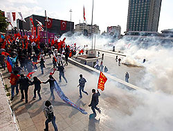 IMF protestosunda 1 kişi hayatını kaybetti