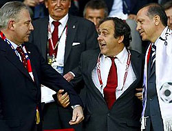 Platini Türkiye'ye geliyor