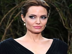 Angelina Jolie Hewler’de