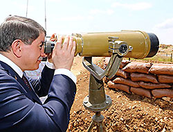 Davutoğlu, Süleyman Şah’ı ziyaret etti