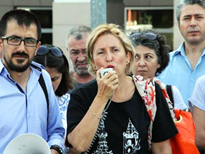 Gazetecilerden Arınç ve sansüre suç duyurusu