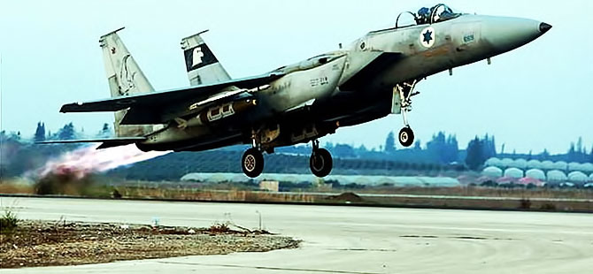 İsrail Suriye mevzilerini vurdu