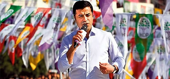 Demirtaş: AKP'nin atadığı vali, vekilleri şehre sokmuyor, Kürtler özerklik ilan etmesin de ne yapsın?