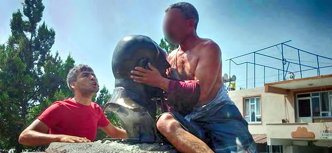 Şal şapik giydiği için dövüldü, zorla Atatürk büstü öptürüldü