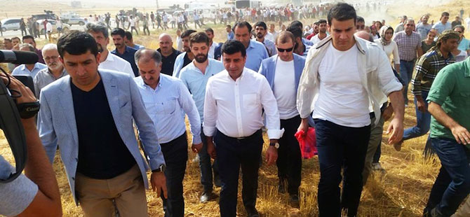 Demirtaş ve HDP’li vekiller Cizre’ye yürüyerek gidiyor