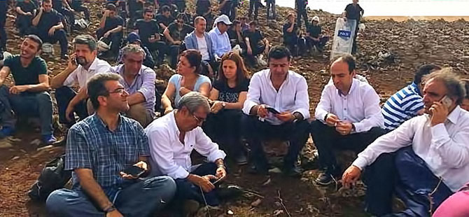 Polis, Cizre'ye 1 km kala HDP heyetini çembere aldı