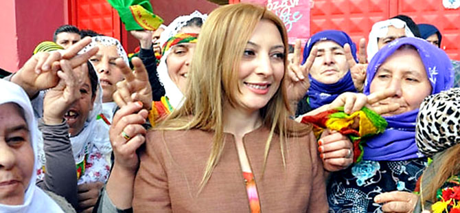 Cizre Belediye Başkanı Leyla İmret görevden alındı