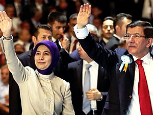 AK Parti’de Davutoğlu yeniden Genel Başkan