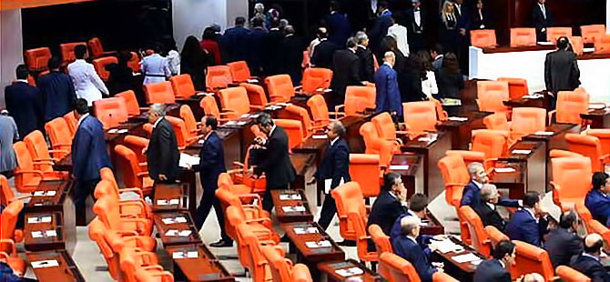 HDP, Erdoğan’ı protesto ederek Genel Kurul’u terk etti