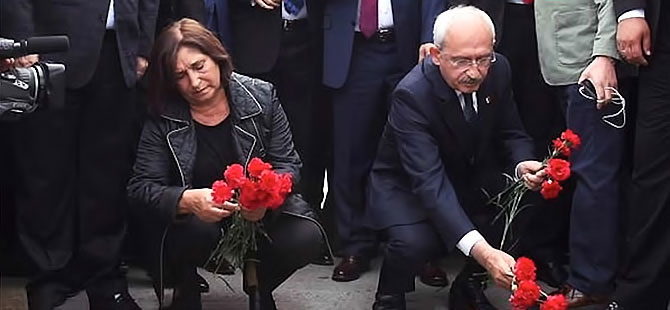 Kılıçdaroğlu ve eşi katliamın yapıldığı yere karanfil bıraktı