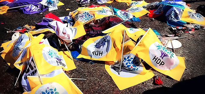 Financial Times: Saldırı Türkiye'de bölünmeleri derinleştirebilir