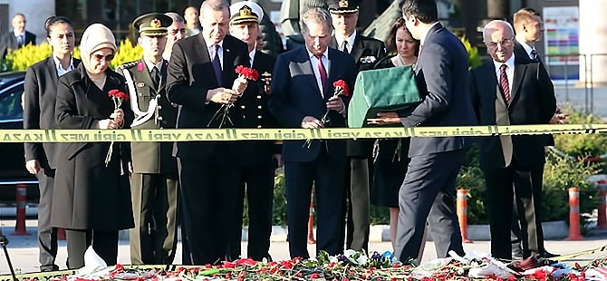 Cumhurbaşkanı Erdoğan katliamın yaşandığı noktaya karanfil bıraktı