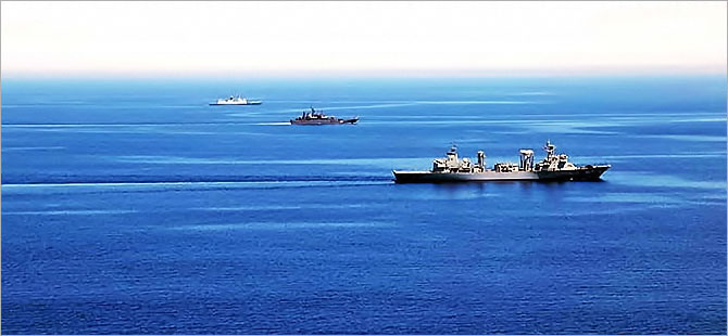 Rusya: Akdeniz'deki gemilerimiz IŞİD'i vurmaya hazır