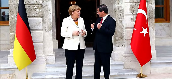 Merkel: Kürtlerle yeniden barışma gündeme gelmeli