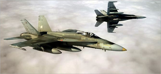 Kanada savaş uçaklarını geri çekiyor