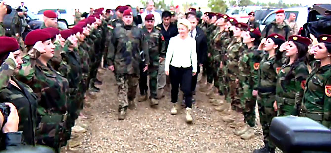 Almanya Savunma Bakanı'na 'Bijî Kurdistan'lı karşılama