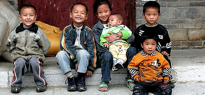 Çin, tek çocuk politikasına son verdi