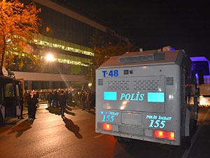 Zaman’ın binasına ‘Özgür Bugün’ baskını