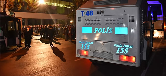 Zaman’ın binasına ‘Özgür Bugün’ baskını