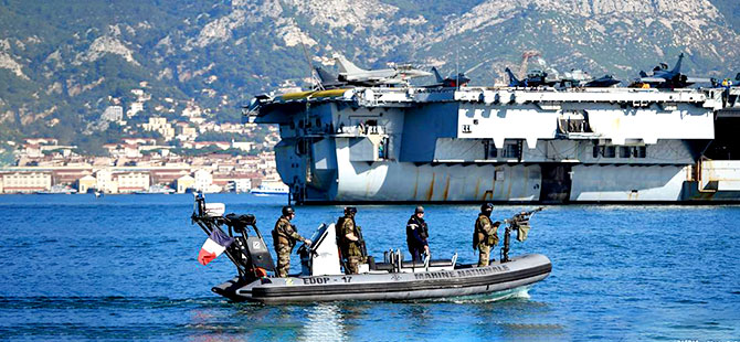 Ve Fransa uçak gemisini yola çıkardı
