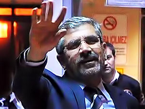 Tahir Elçi: Hoşçakalın dostlar, iyilikle kalın