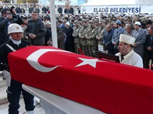 Diyarbakır’da hayatını kaybeden polisler toprağa verildi