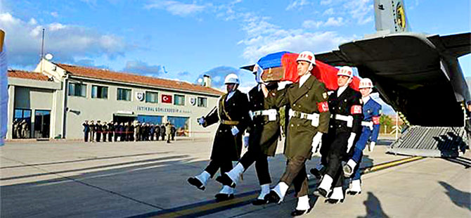 Rus pilot askeri törenle gönderildi