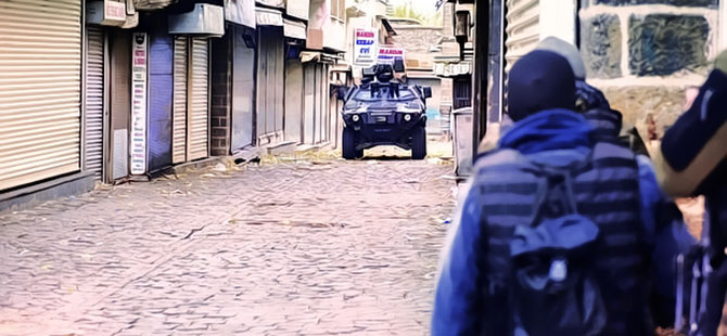 Diyarbakır'ın Sur ilçesinde 500 işyeri kapandı