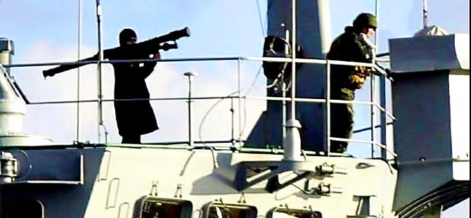 Boğazı geçen Rus savaş gemisinde füzeli asker!