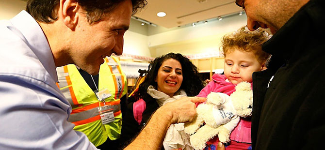 Kanada başbakanı, Suriyeli mültecileri kapıda karşıladı