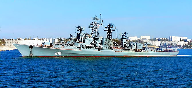 Rus gemisinden Türk teknesine uyarı ateşi