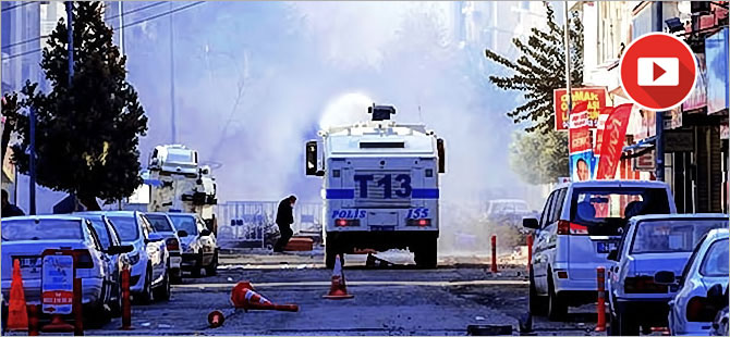 Diyarbakır'da yaşlı kadınla polisin 'Kürdistan' tartışması