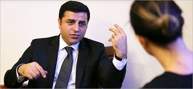 Demirtaş: Tank mahalleye girince "İnsanlar bizi kurtarmaya geldiler" mi diyor?