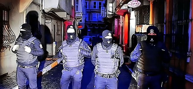 HDP Beyoğlu ilçe binasına polis baskını