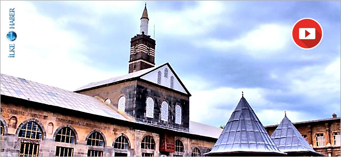 Komutan Cami hoparlöründen seslendi: Teslim olun!