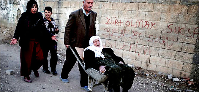 Sur’a giden CHP heyeti: Bölgede savaş hukuku dahi uygulanmıyor