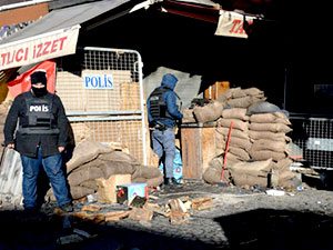 Sur’da bir asker hayatını kaybetti, 13 asker yaralandı