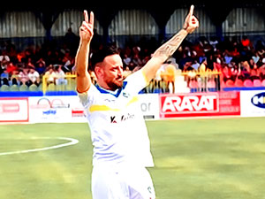 Amedspor'lu Deniz Naki'ye 19 ay hapis