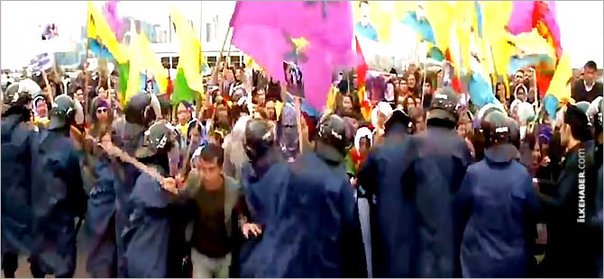 PKK gösterisinde Rûdaw ekibine saldırı