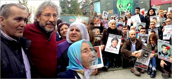 Can Dündar ve Erdem Gül'den Cumartesi Anneleri’ne destek