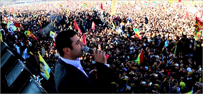 Demirtaş Newroz'da konuştu: Dolmabahçe'deki çözüm yoluna bağlıyız